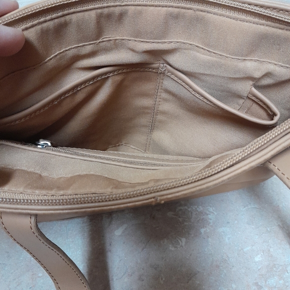 ST. JOHN'S BAY Women's Real Genuine Leather Tan Handbag Size:OS   ST. JOHN'S Bay - Picture 3 of 10